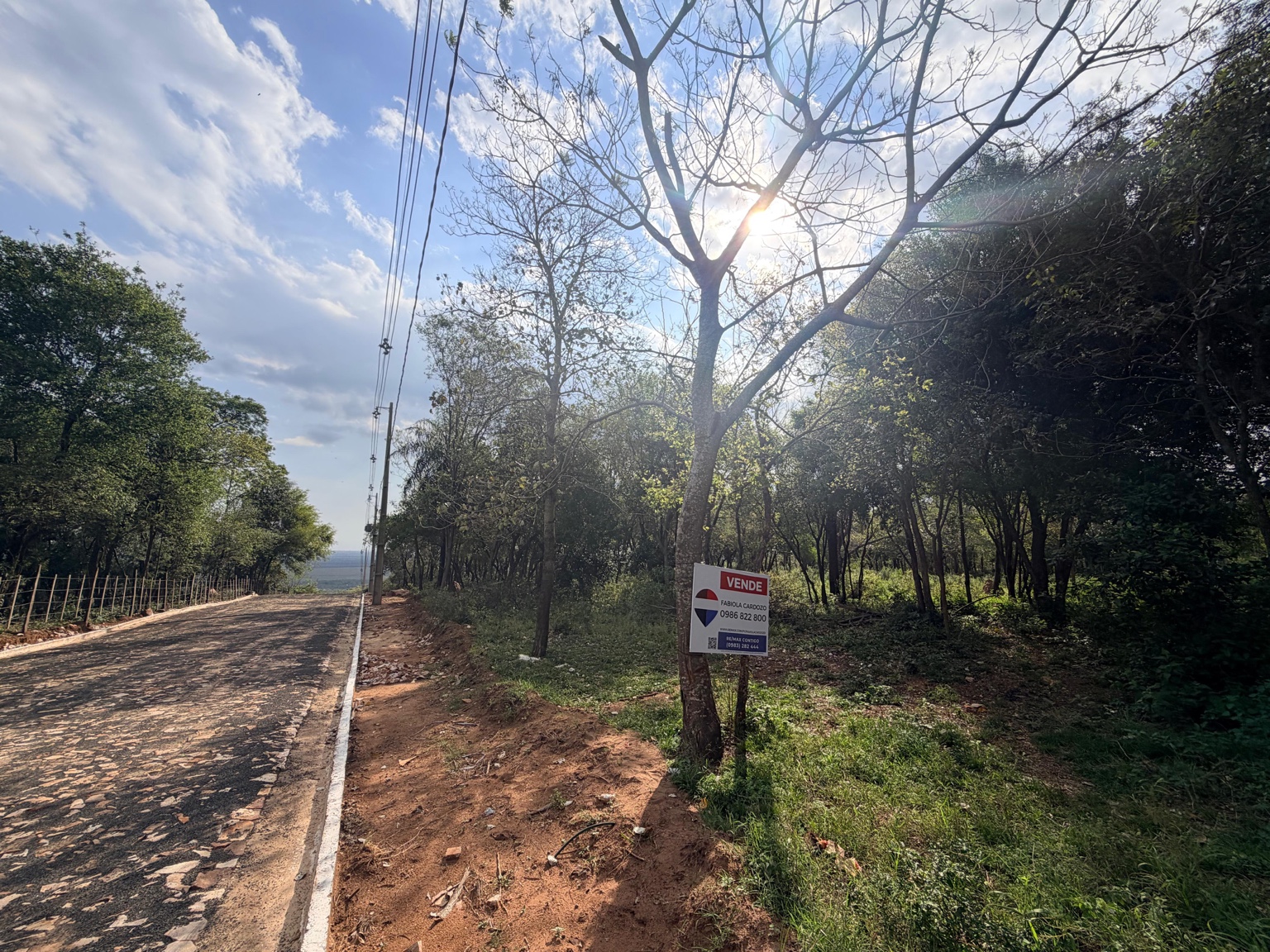 Camino y entorno de los lotes en San Bernardino